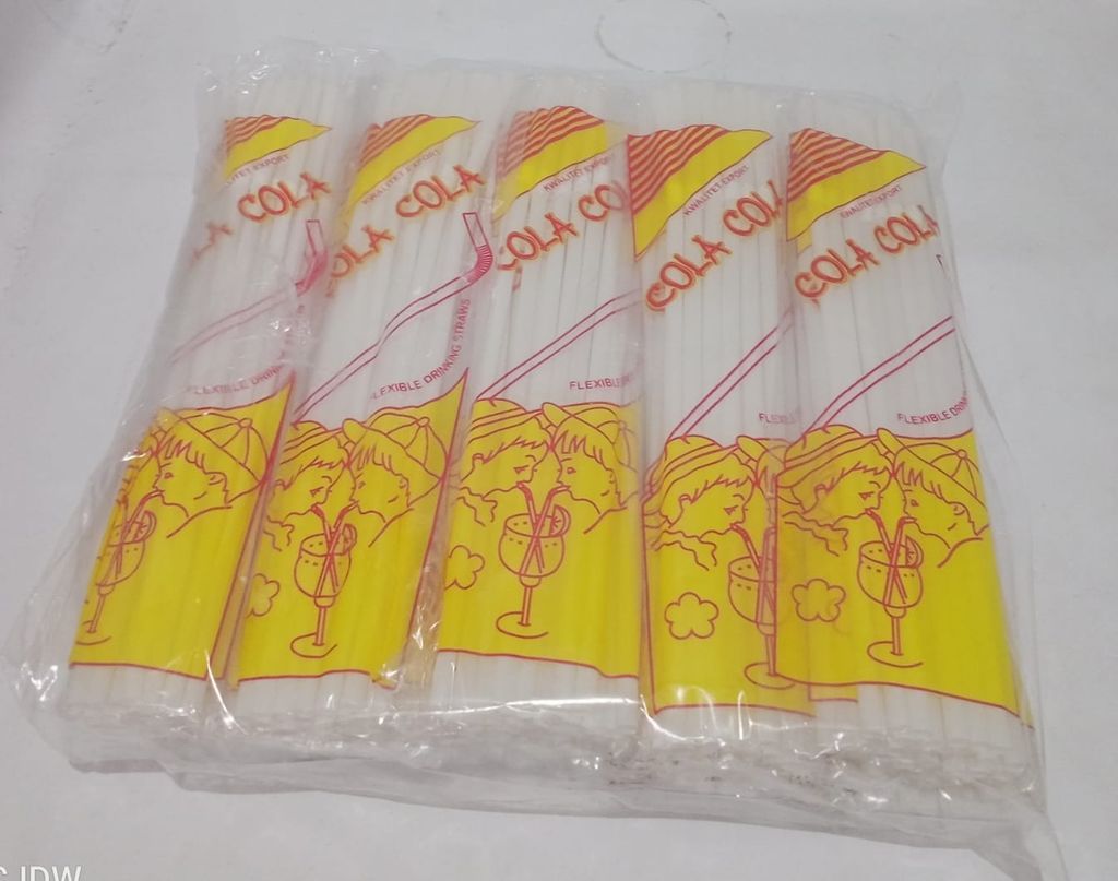 Cola Cola Sedotan Bengkok 522 Pak(300)